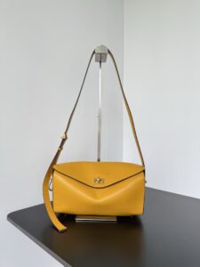 Balenciaga LE 7 Shoulder Bag