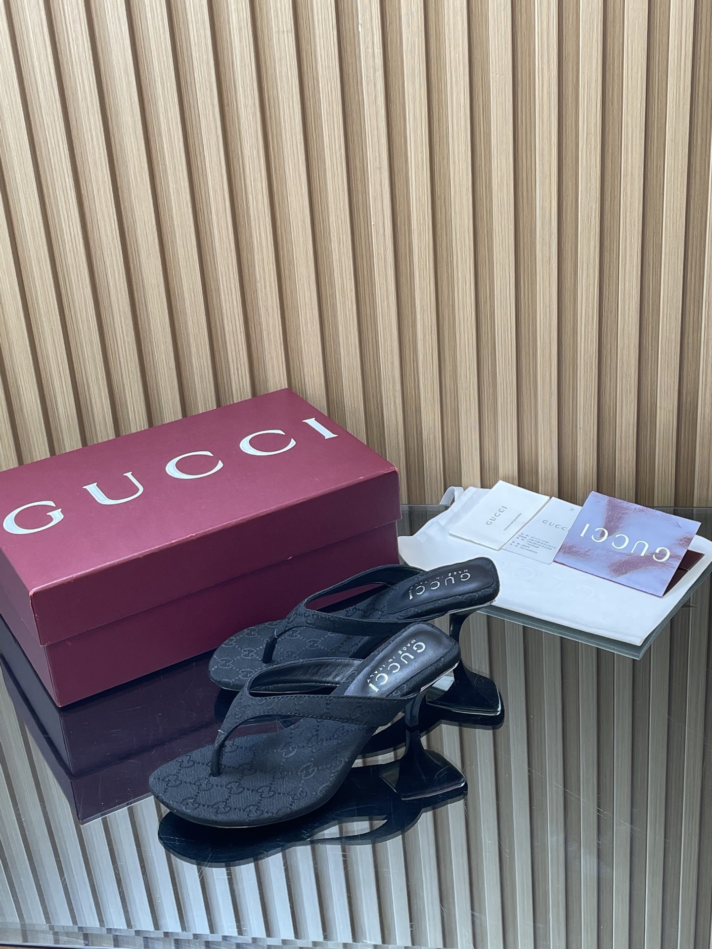 GUCCI Vittoria GG canvas thong sandals - Image 2