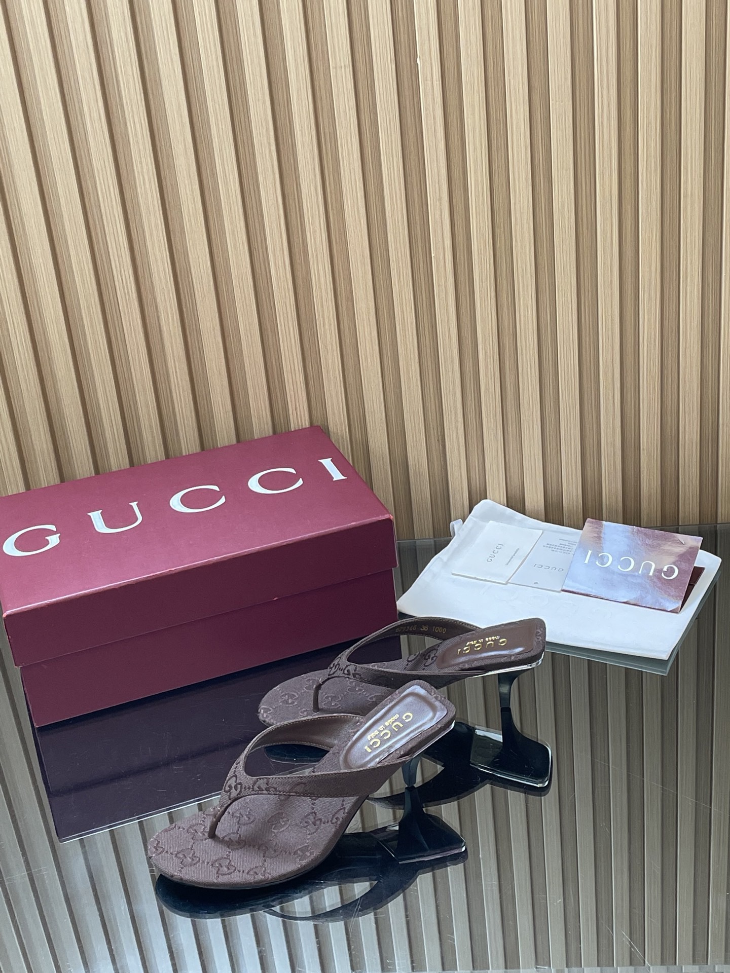 GUCCI Vittoria GG canvas thong sandals - Image 3