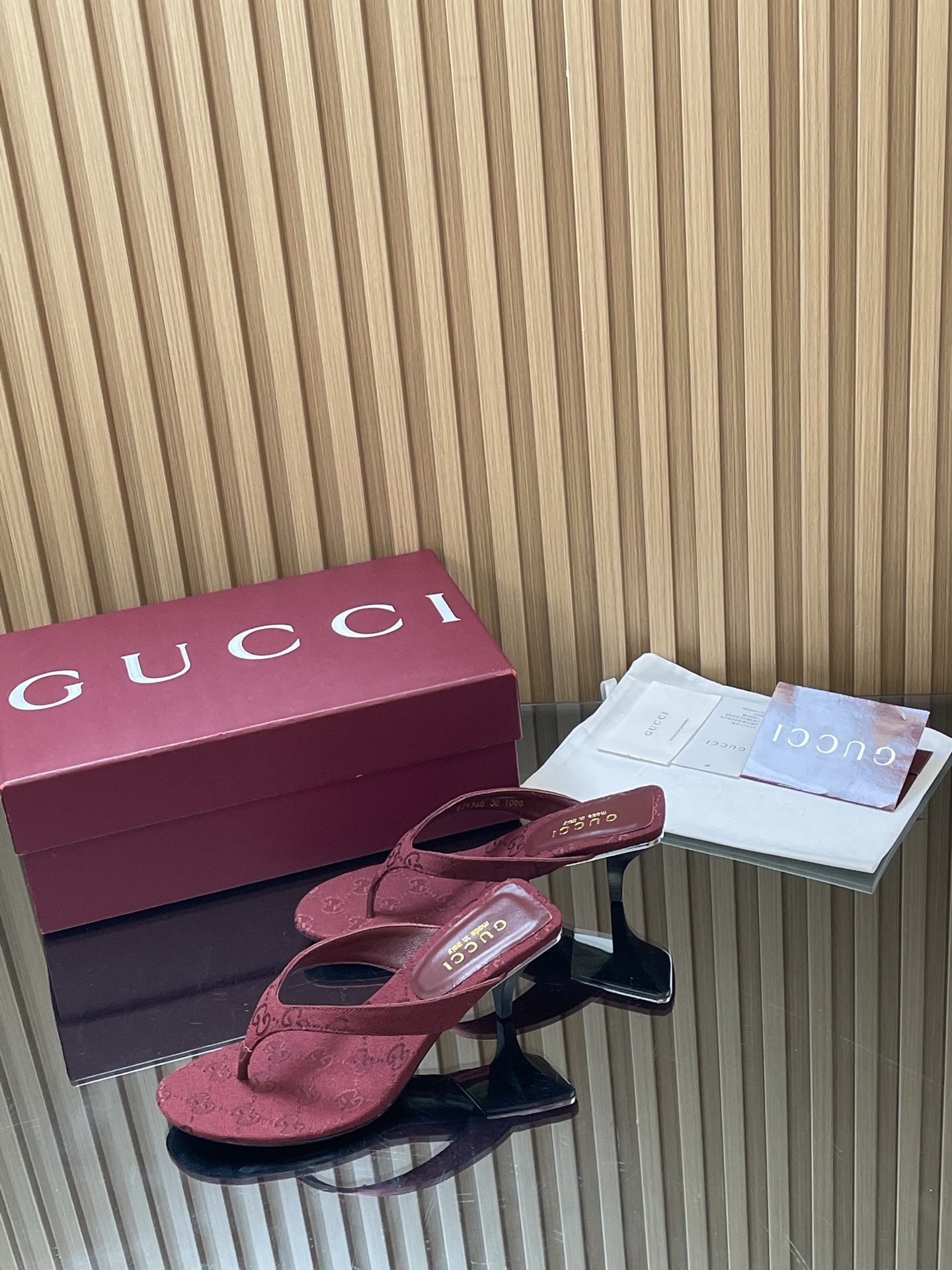 GUCCI Vittoria GG canvas thong sandals - Image 4