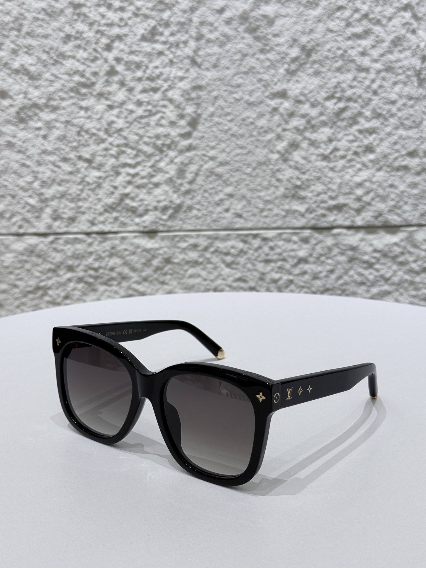 Lv Glasses