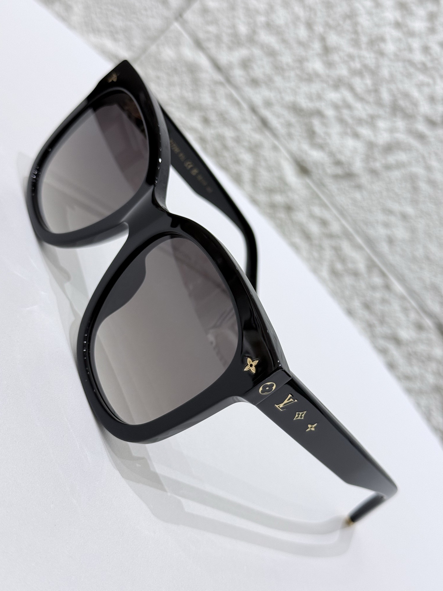 Lv Glasses - Image 2