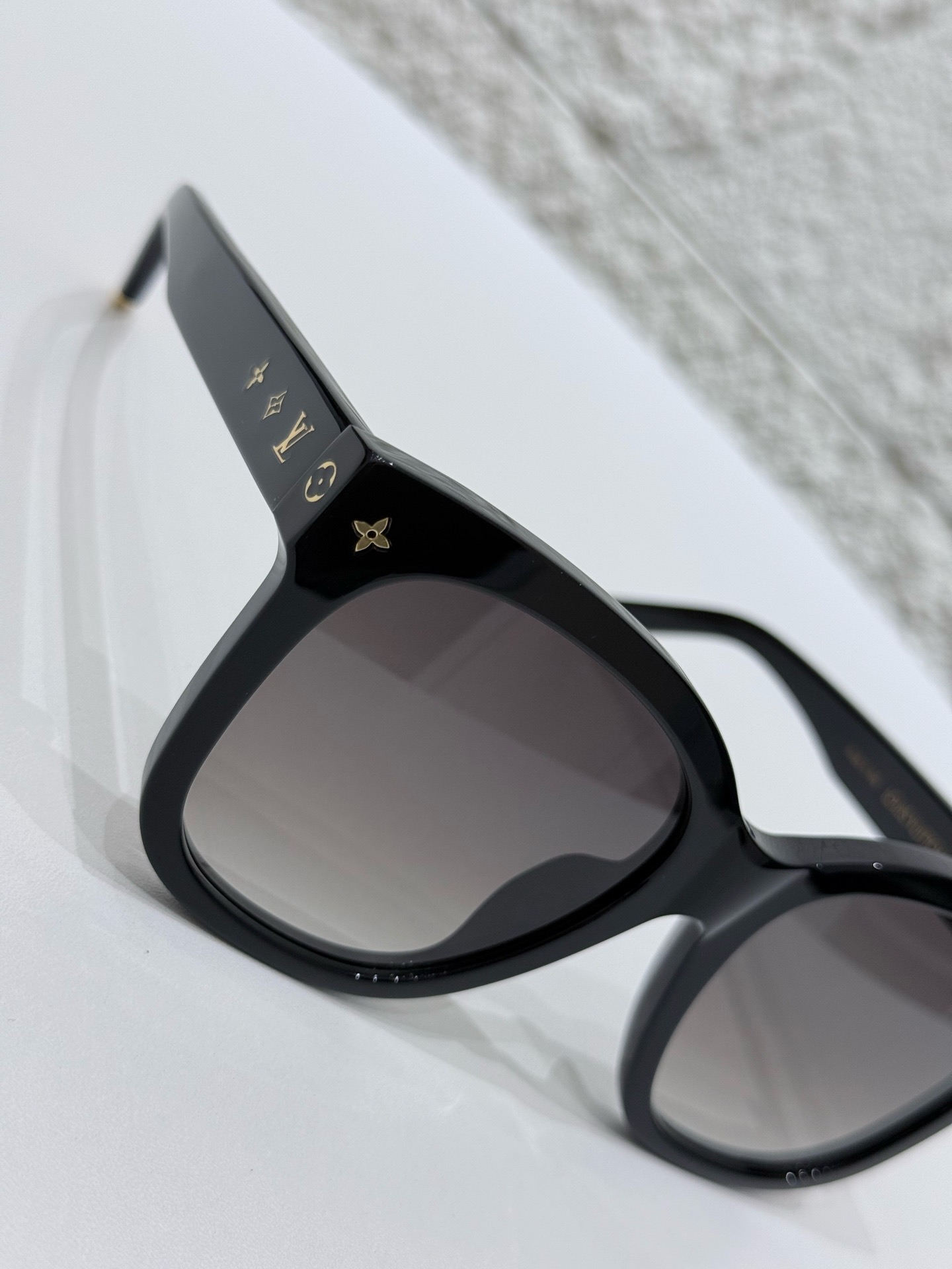 Lv Glasses - Image 3