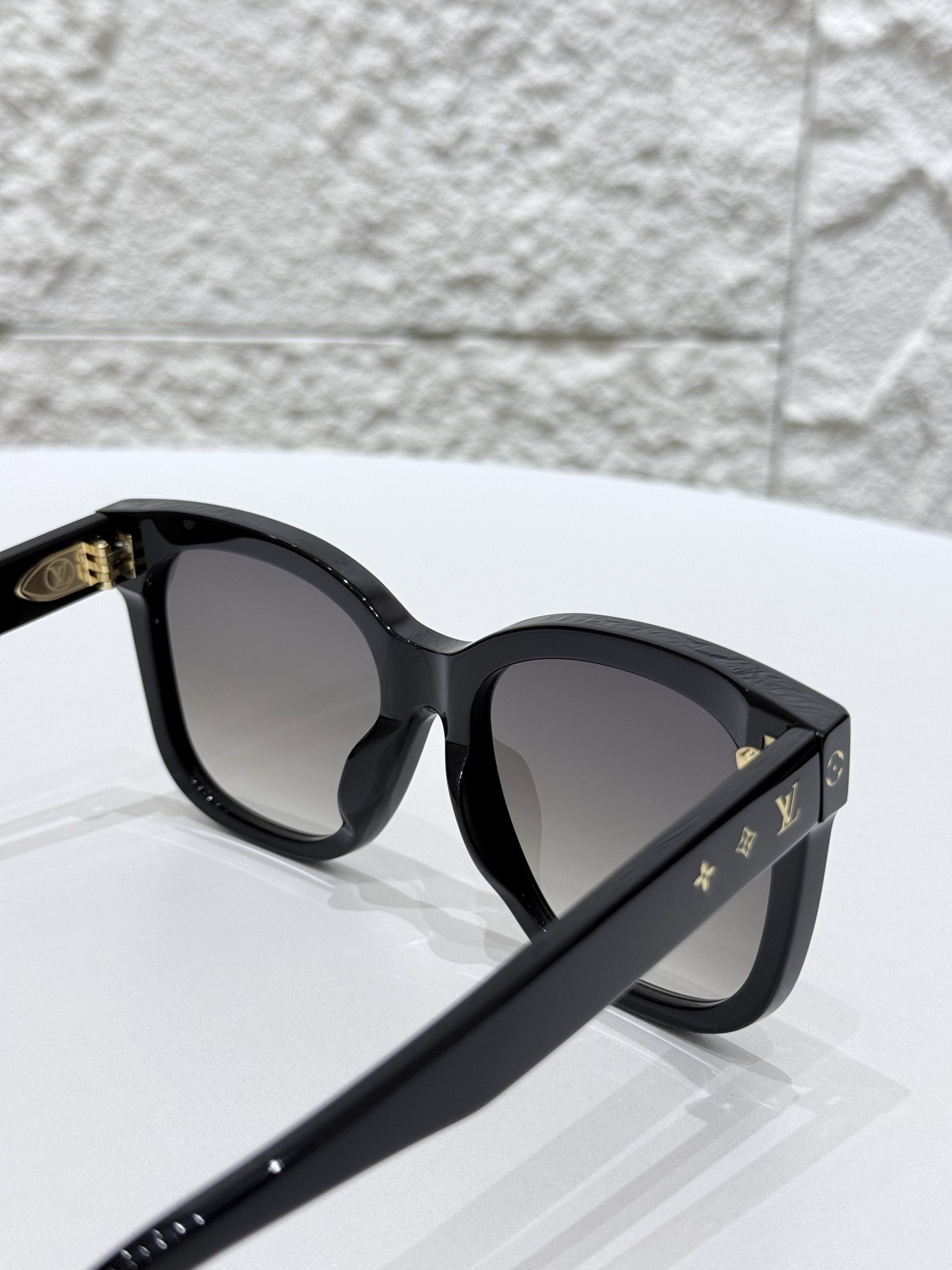 Lv Glasses - Image 4