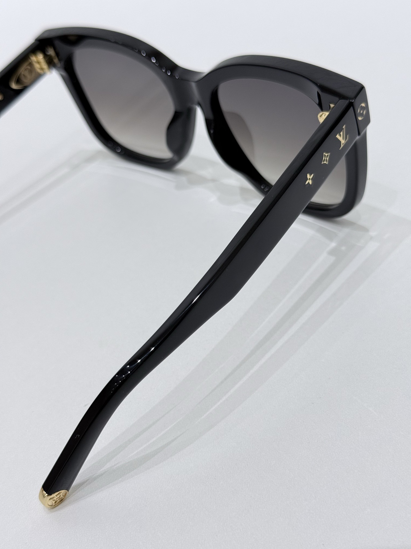 Lv Glasses - Image 5
