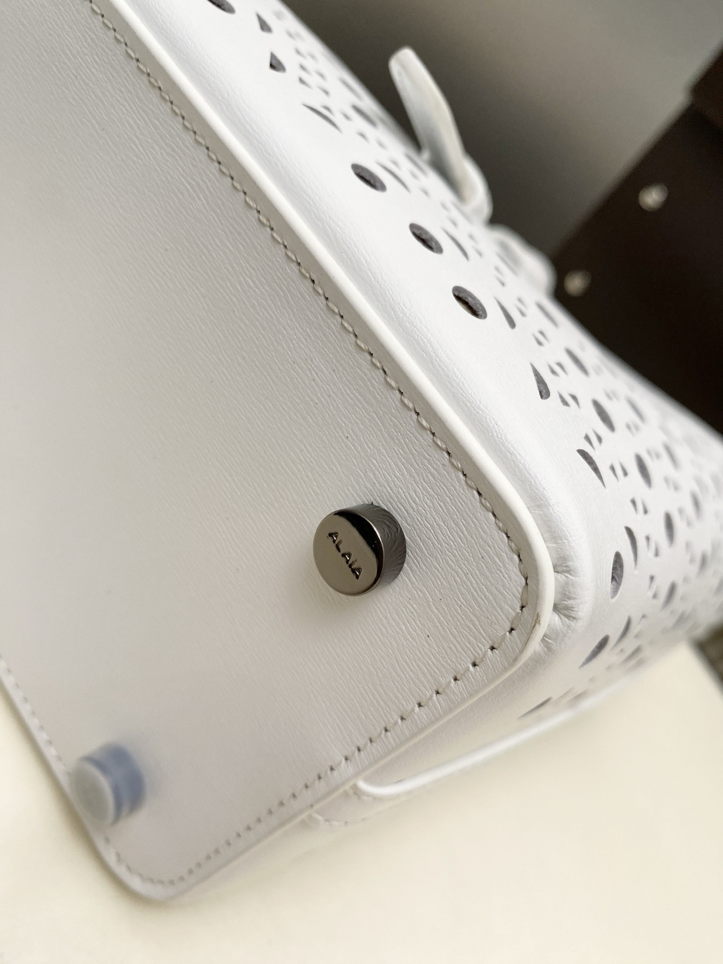 Alaïa Le Mina 25 Vienne Wave leather tote bag - Image 3